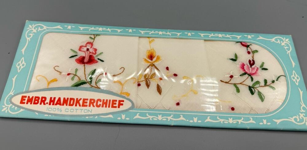 Vintage Boxed Set 3 Embroidered Cotton Handkerchiefs Floral Ladies Gift NOS